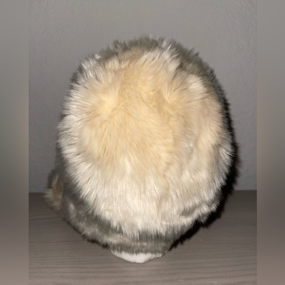 Gap Kids Faux Fur Winter Aviator Cream Hat Size L- XL Ear Flaps Pom poms - Picture 4 of 12